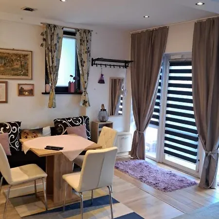 Lavender Apartment *